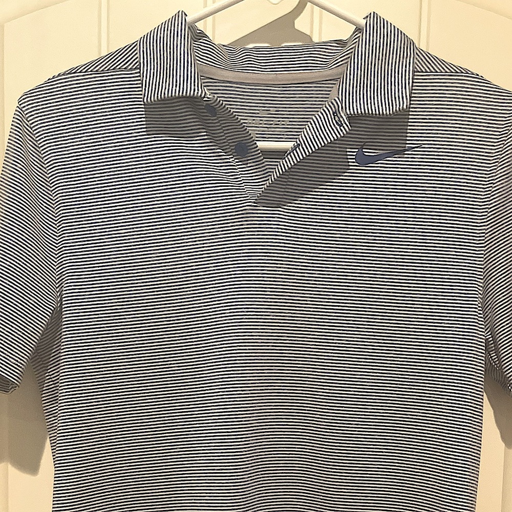 Nike Golf Polo. Boys Size L. Excellent condition. Like new. Hardly worn.